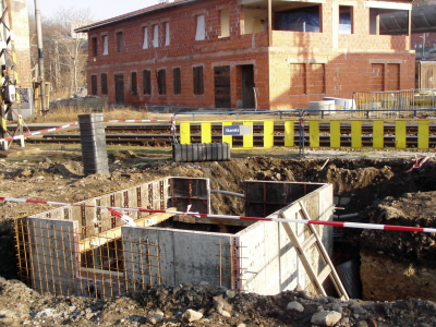 Vstavba kolektoru k novmu stednmu stavdlu (na snmku vzadu) - foto z 18.2.2007